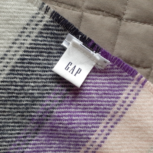 GAP scarf - Picture 3 of 3